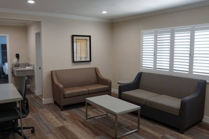 2 Queen Beds (5 of 17)