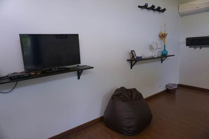 Room 13 of 37