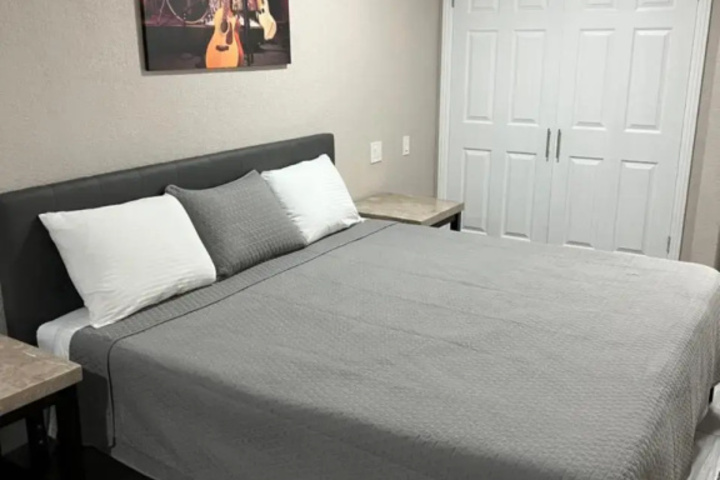 Room 2 of 11