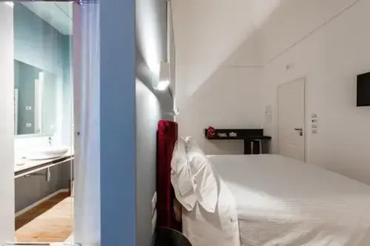 Room 2 of 8