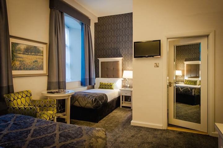 Room 10 of 62