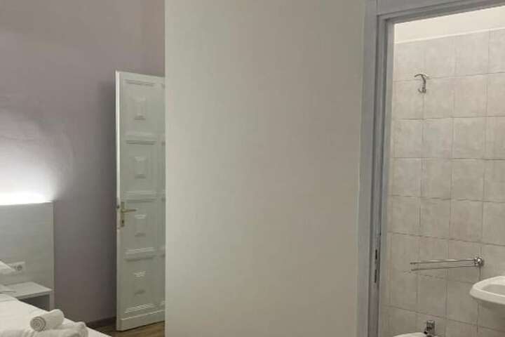 Room 5 of 24