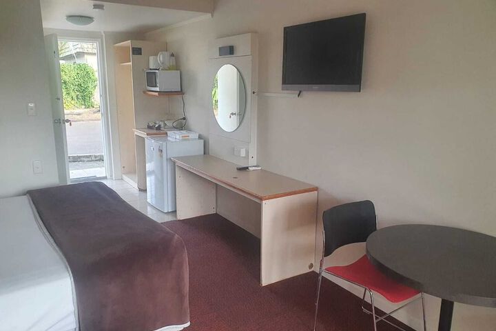 Room 16 of 36