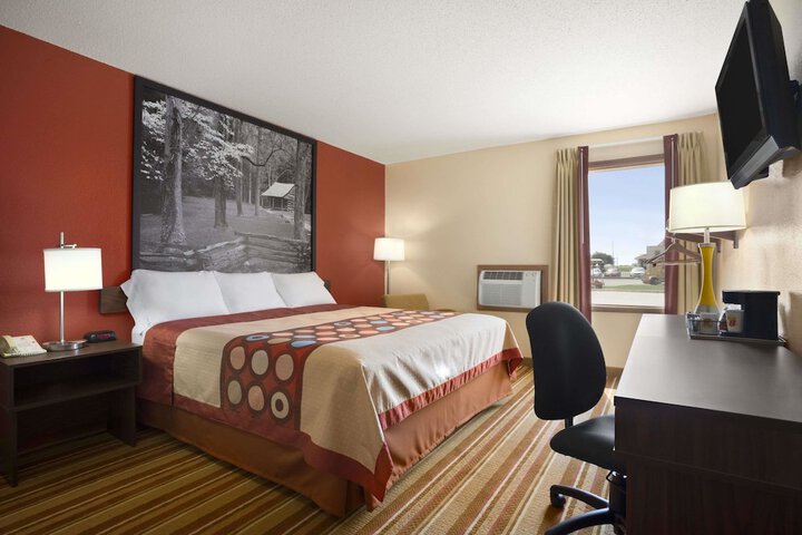 Room 4 of 36