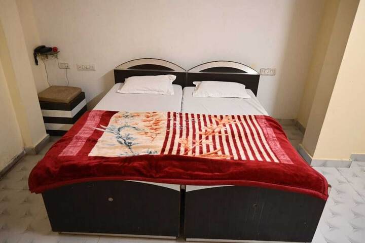 Room 16 of 32
