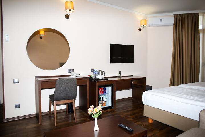 Room 17 of 104