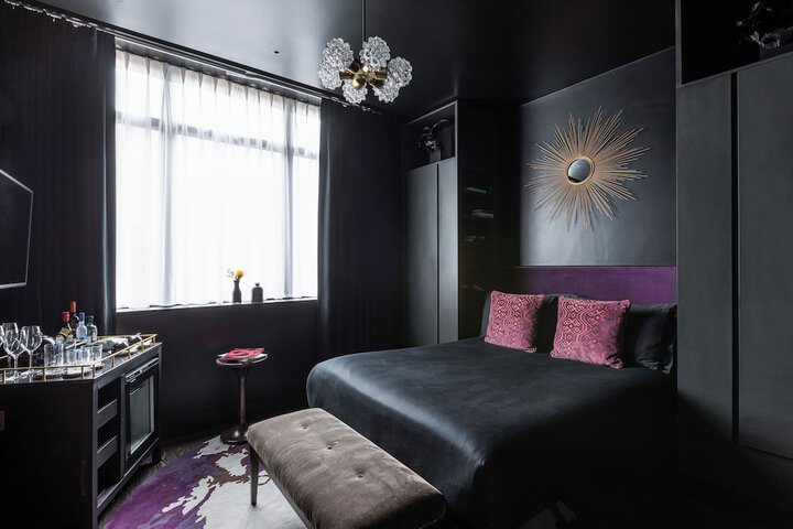 Room 6 of 77