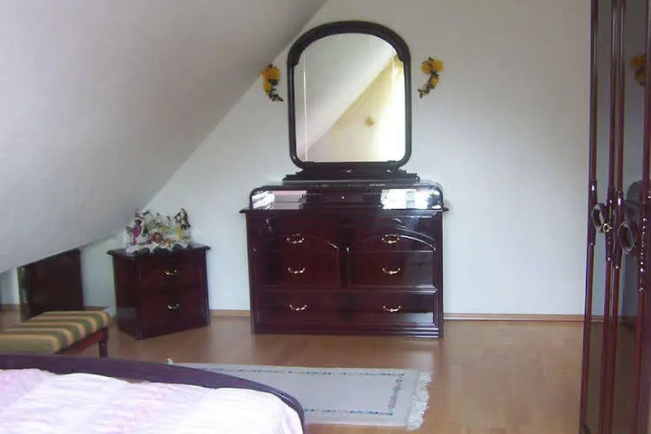 MESSEZIMMER JANA