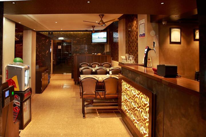 Entrance & Lobby