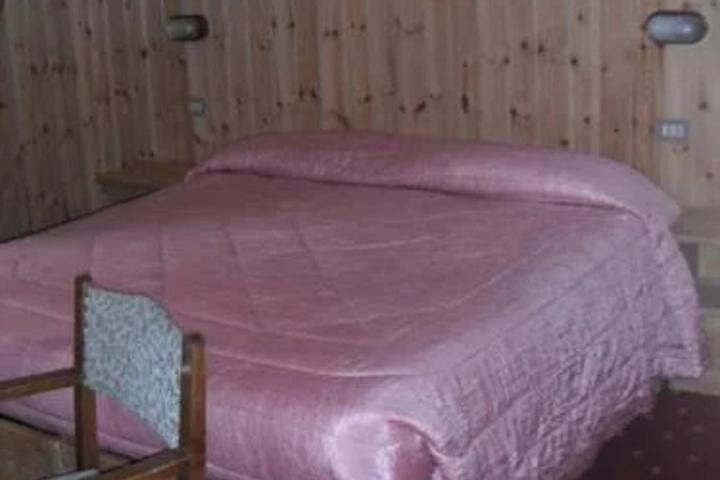 Room 5 of 15