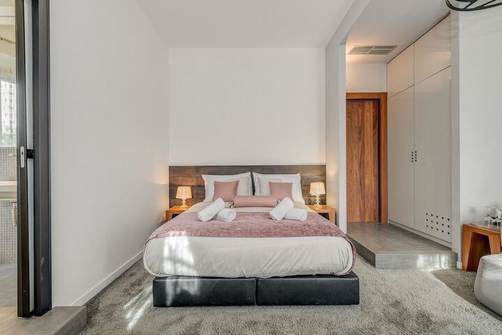 Room 26 of 48