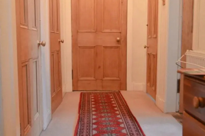 Room 10 of 14