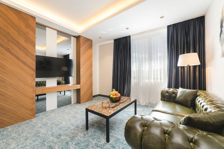 Room 34 of 93