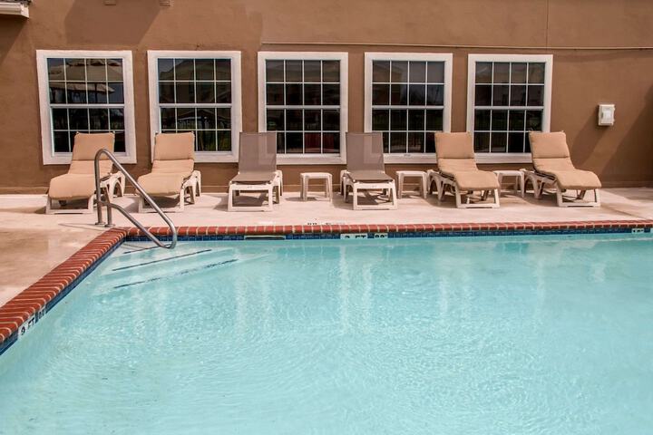 Hotel with Pool