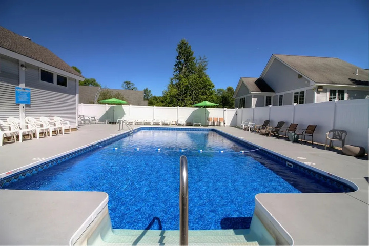 Pool 12 of 18