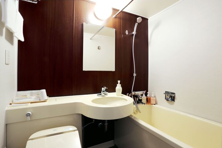 Room 6 of 9