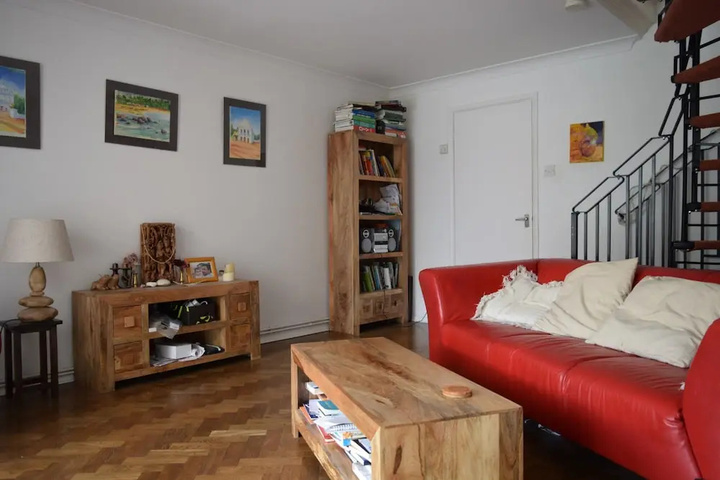 Room 4 of 16
