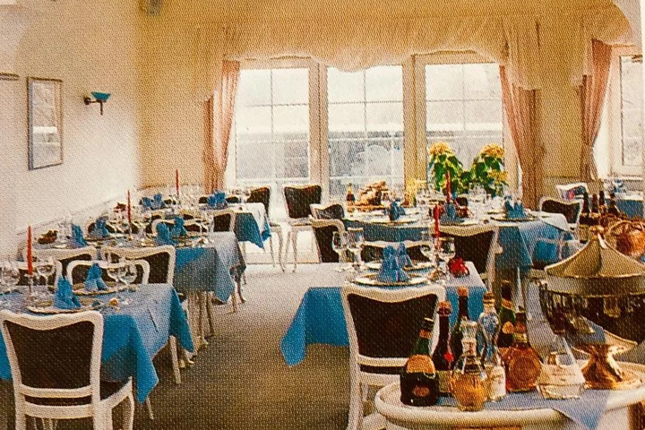 Dining 14 of 17
