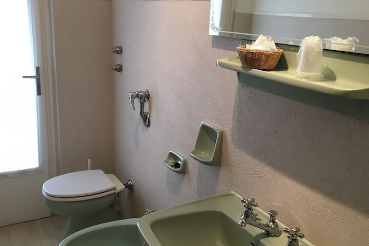Room 105 of 154