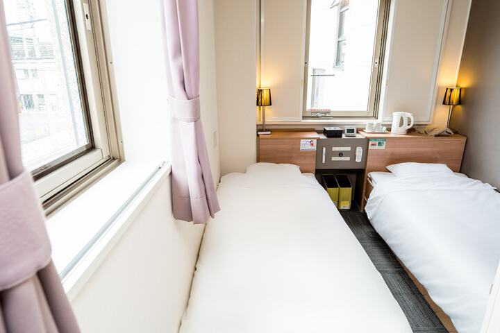 Room 7 of 27