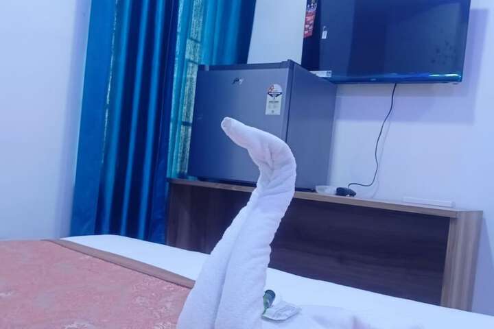 Room 9 of 30