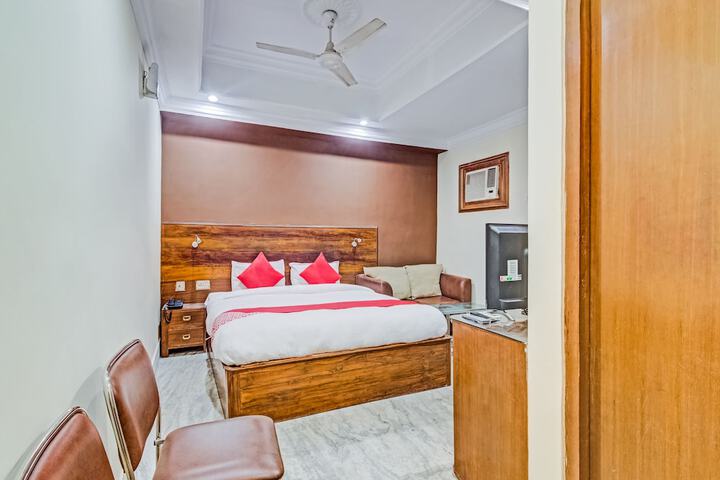 Room 11 of 24