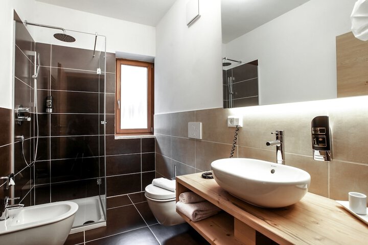 Room 15 of 19