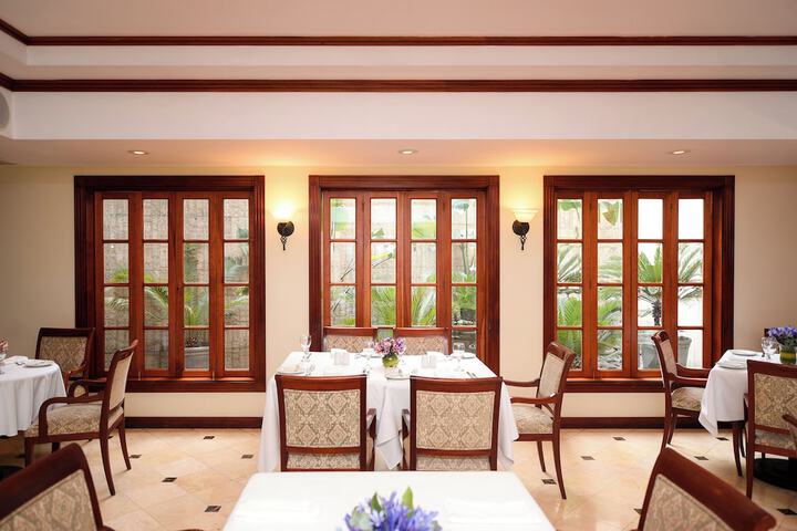 Dining 88 of 109