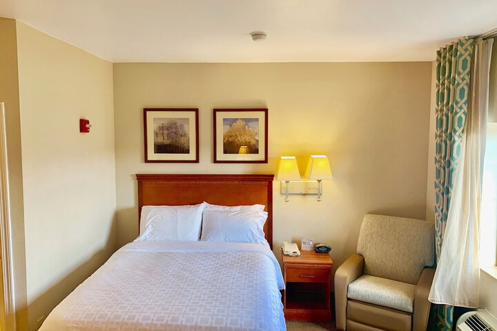 1 Queen Studio Suite (5 of 26)