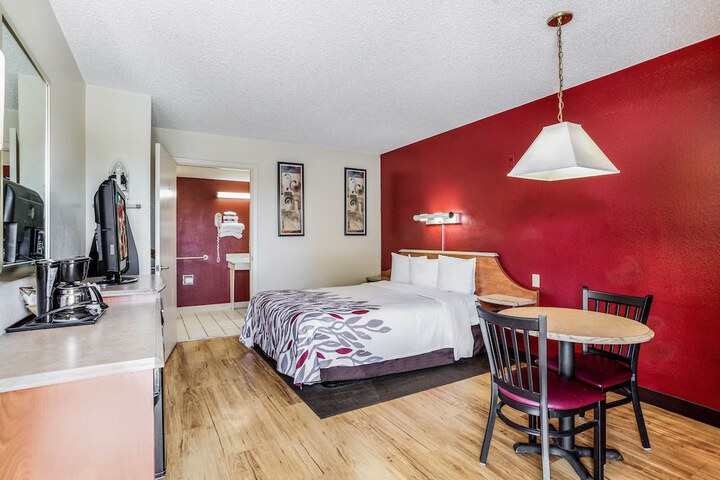 Room 12 of 28