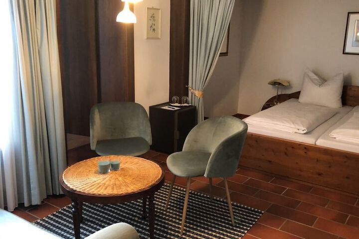 Room 11 of 69
