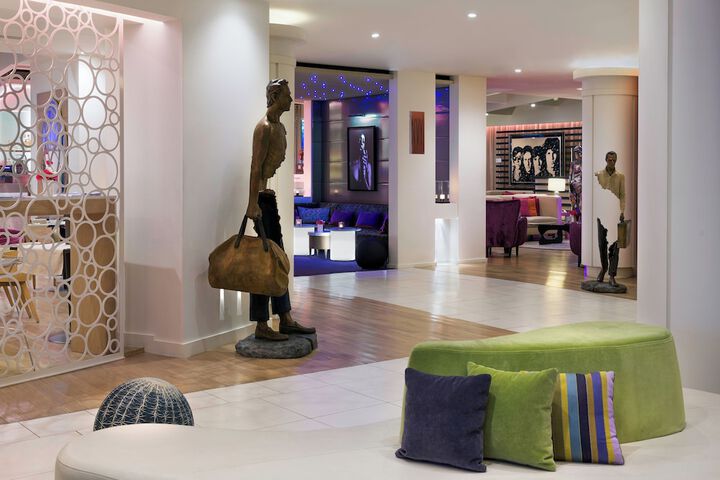 Entrance & Lobby
