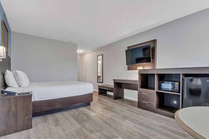 2 Queen Beds (2 of 19)