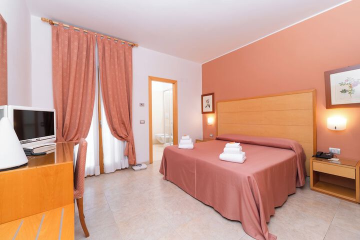 Room 10 of 29