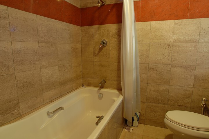 Room 4 of 45