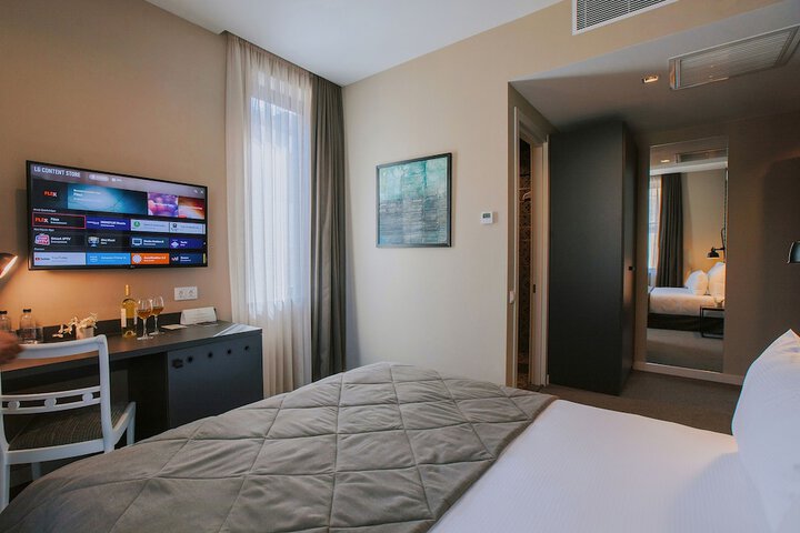 Room 17 of 127