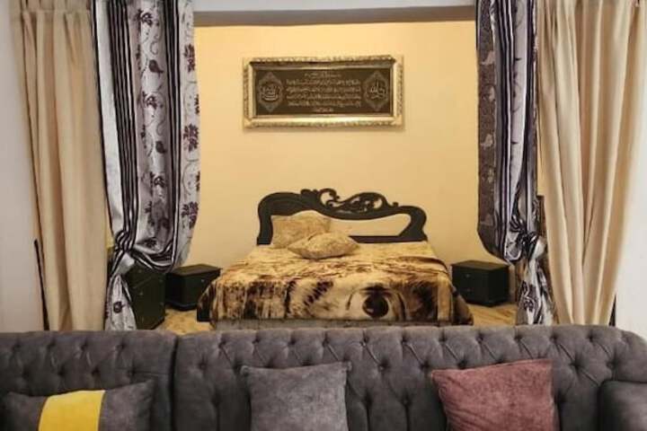 Room 4 of 16