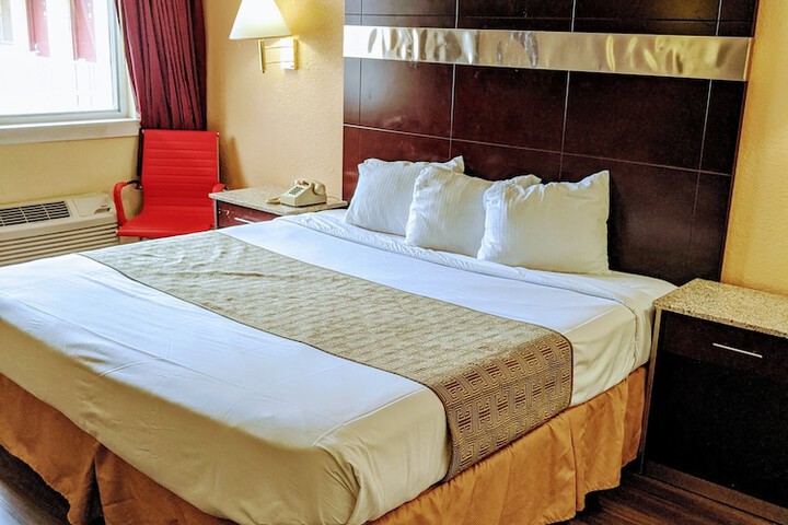 Basic Single King Bed (7 of 9)