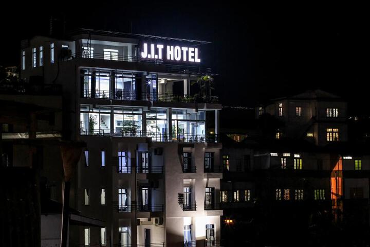 J. I. T HOTEL