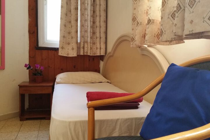 Room 10 of 31