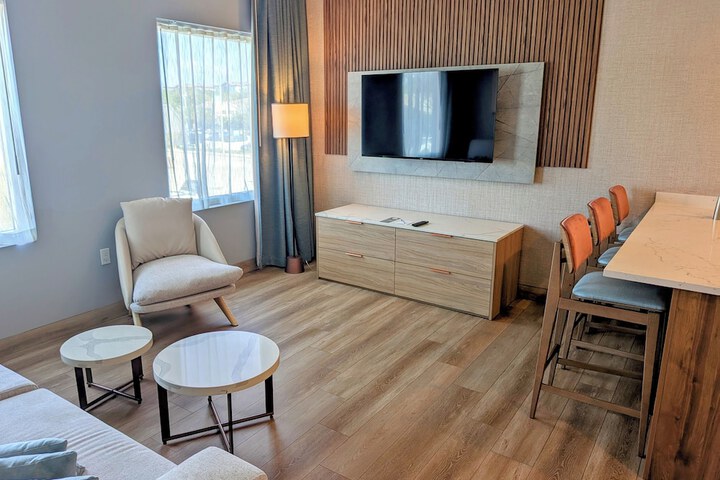 Room 33 of 46