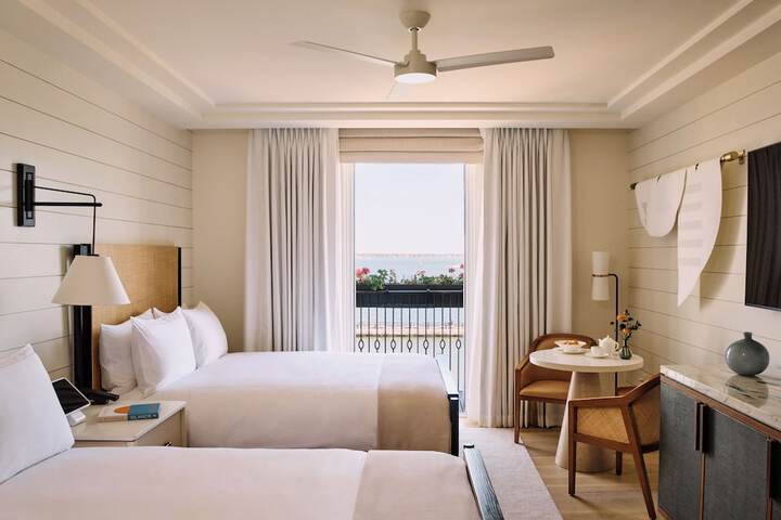 Room 10 of 93