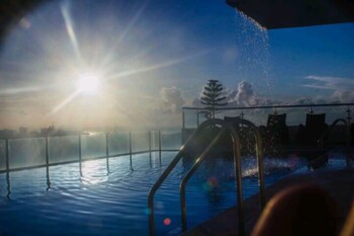 Seaview Infinity Pool Near IT Park Mall