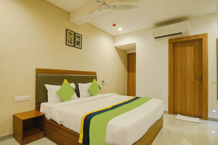 Room 5 of 12