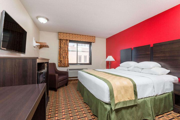 1 King Bed (7 of 18)