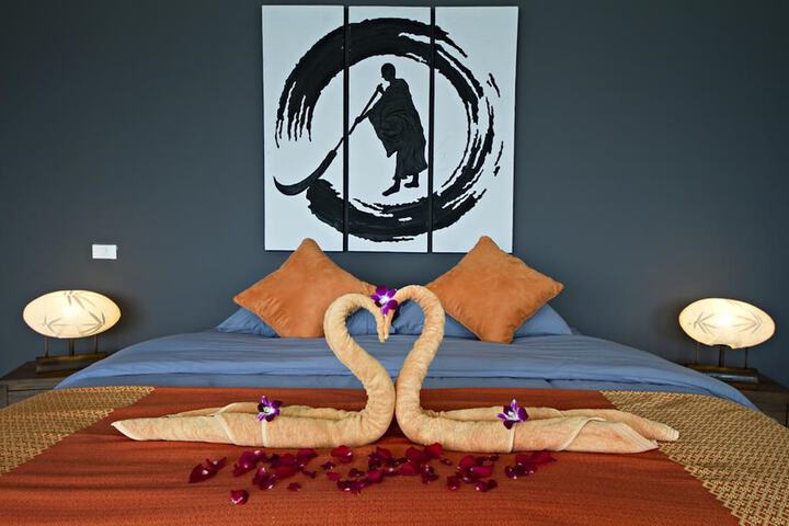 Room 11 of 30