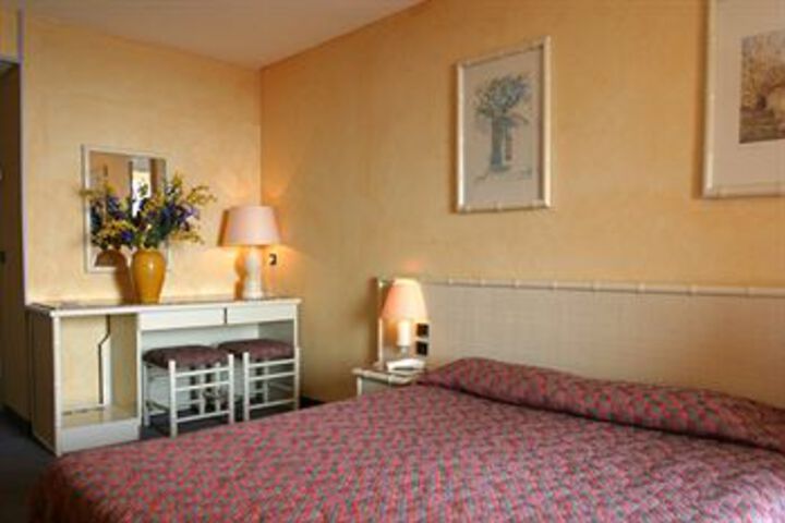 Room 4 of 11