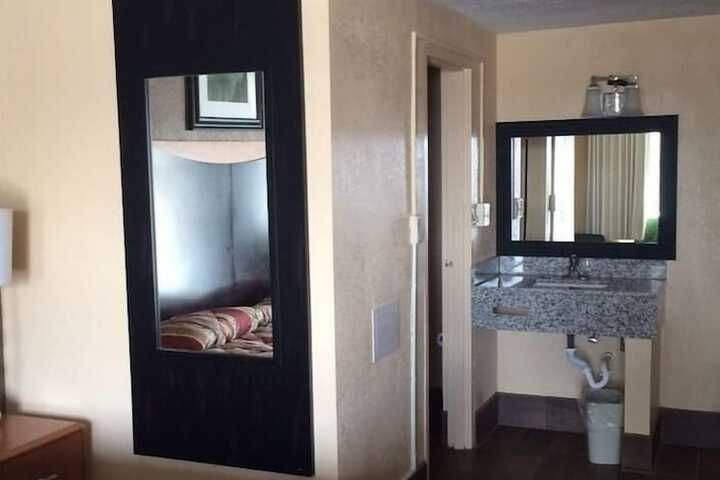 Room 14 of 38