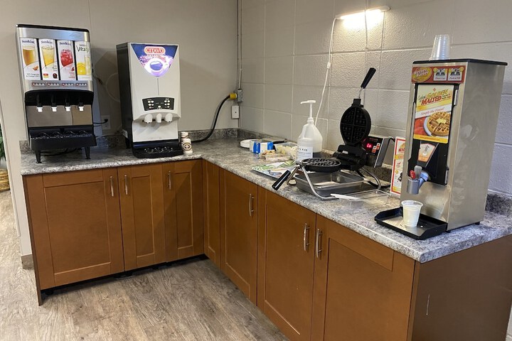 Breakfast/Coffee Service 28 of 32