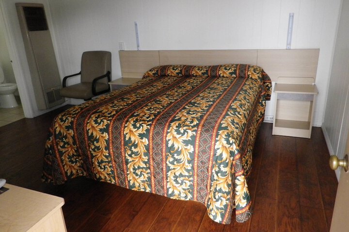 Room 2 of 10